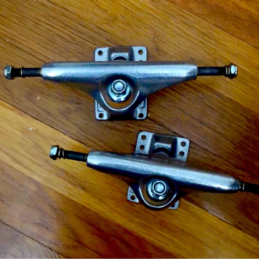 Independent Trucks 8" 139